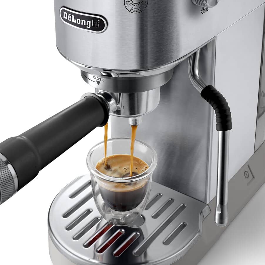 De'Longhi Dedica Duo My LatteArt steam wand frothing milk