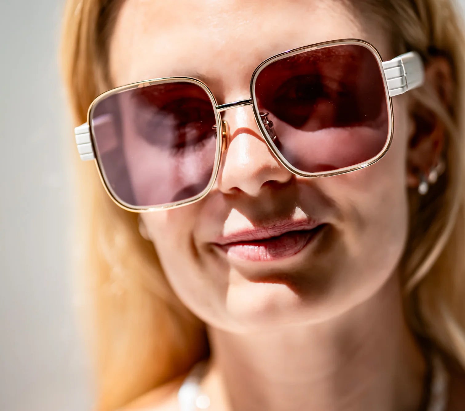 Chamelo Euphoria oversized square frame with Prismatic™ Color-changing Lenses