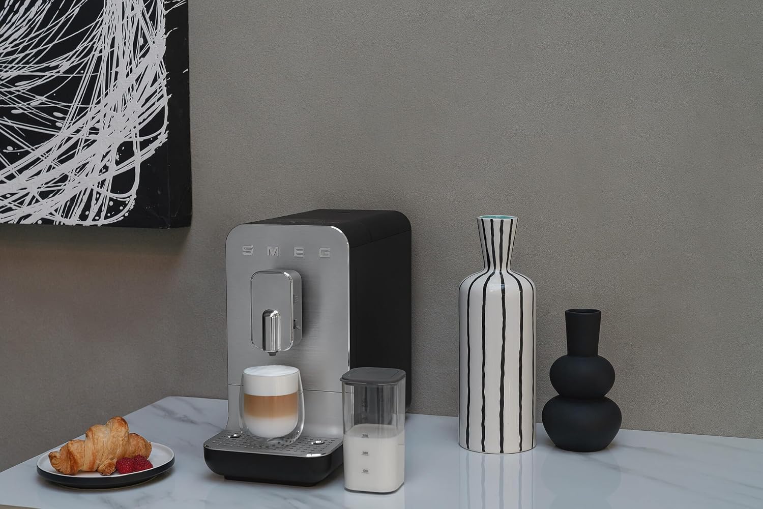 Smeg Automatic coffee machine with a milk system